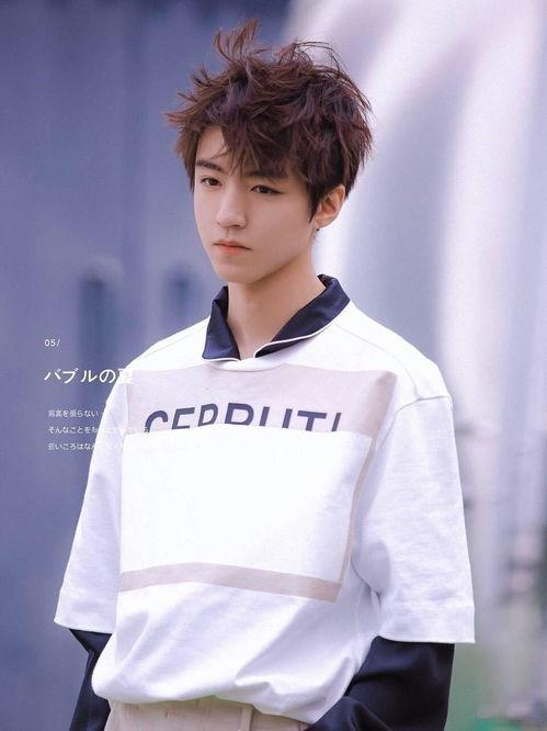 关于王俊凯的照片,青春偶像的蜕变之路